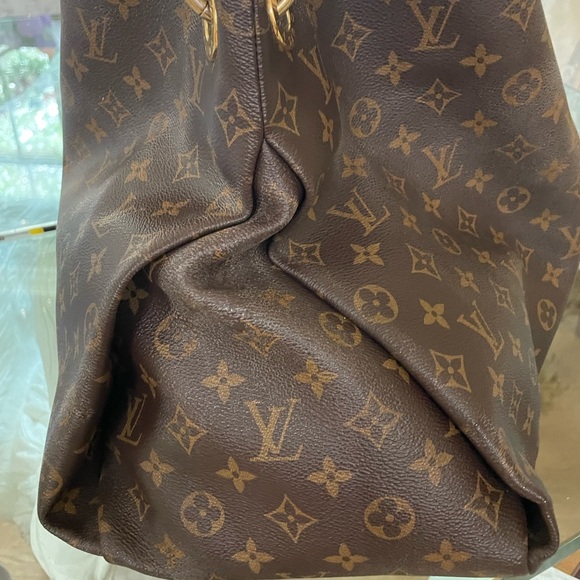 Louis Vuitton Artsy in Monogram LV - Picture 13 of 16
